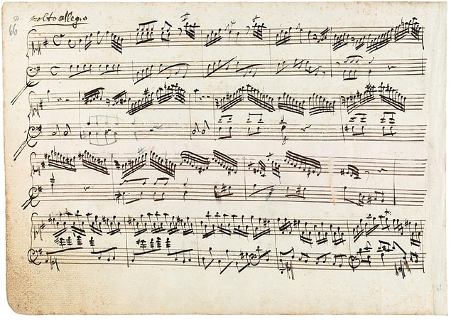 3. Mozart'ın nota yazısında tek bir düzeltme bile yoktur, aklına gelen müziği o anda hatasız yazar.