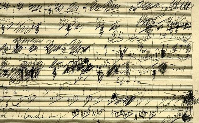 4. Beethoven'ın nota yazısı ise tam tersine patates tarlası gibidir...çünkü arayıştadır abimiz...