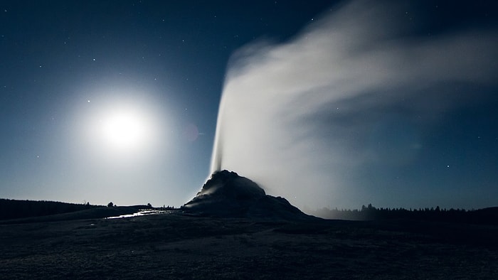 Time Lapse Görüntüler ile Ay Işığı Altında Yellowstone Ulusal Parkı