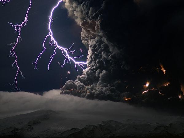 1. İzlanda'daki Eyjafjallajökull yanardağının faaliyete geçtiği günler