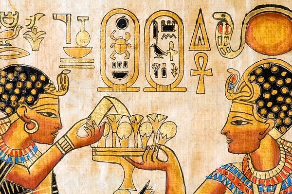 5. Akhenaton’un tek tanrı görüşünü benimsemesinin en büyük sebebinin annesi Tia olduğu söylenir. Tia ve onun babası Yuya’nın İbrani(Yahudi) soyundan geldiği bir çok kaynakta belirtilmiştir.
