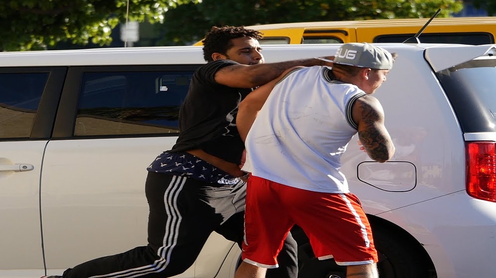 Sokak Kavgasını Kavga Etmeden Nasıl Kazanırsınız?