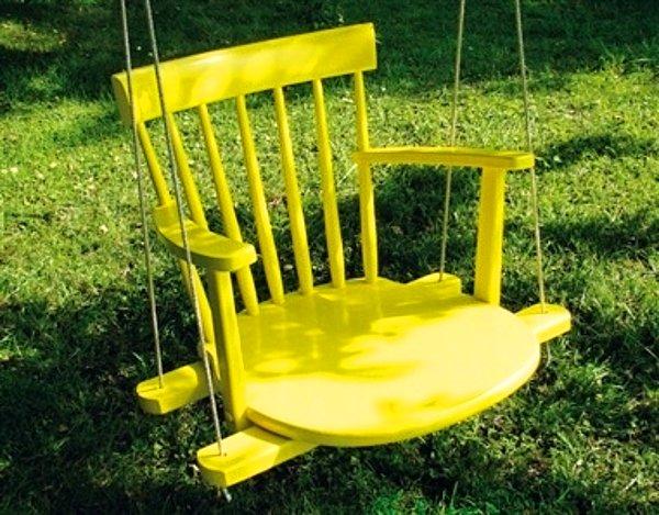 2. Eskimiş sandalyenizi salıncağa dönüştürün