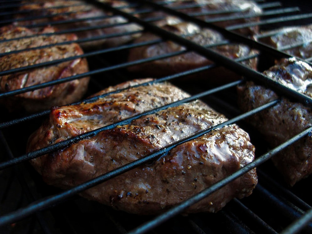 İyi Pişmiş Et Severler Dikkat: Sağlığınız Tehlikede Olabilir!