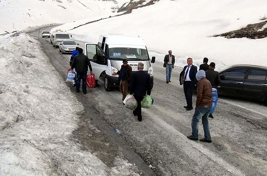Çığ Düştü 11 Saat Mahsur Kaldılar
