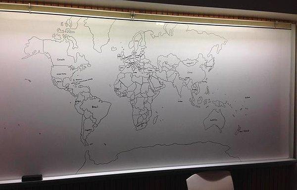 11 yaşındaki bu dahi, hiçbir kitaba, haritaya bakmadan, tamamen zihninden detaylı bir Dünya haritası çiziyor.