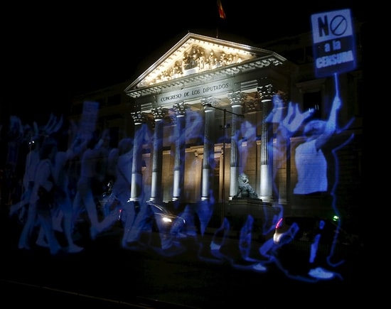 İspanyollardan ‘İç Güvenlik Yasası’na Hologramlı Yanıt