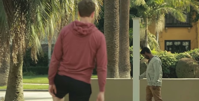 Sokak Ortasına Sihirli Kapı Yerleştirerek İnsanlara Şaka Yapmak