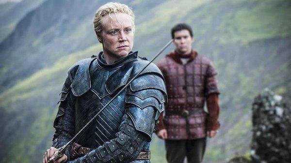 6. Brienne ve Podrick yolculuklarında Arya ve Tazı (The Hound) ile karşılaşmıştı.