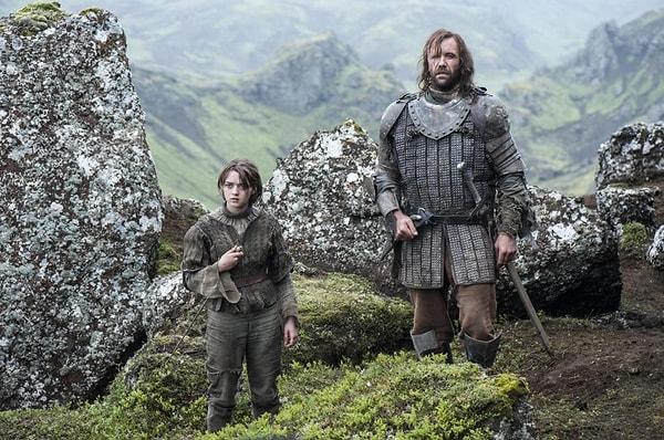 6. Brienne ve Podrick yolculuklarında Arya ve Tazı (The Hound) ile karşılaşmıştı.