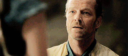 Daenerys, danışmanı Jorah Mormont'un başkentin haini olduğunu öğrendi ve onu kovdu.