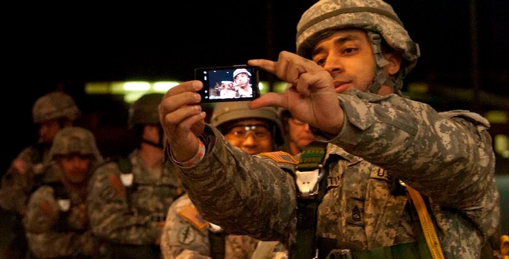 Askere Belli Saatlerde Cep Telefonu Serbest Olacak