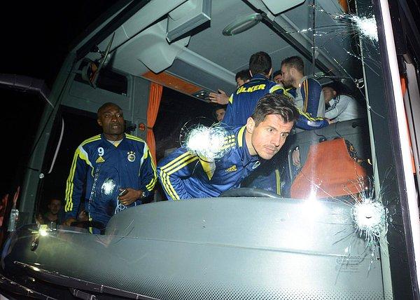 11. Fenerbahçe otobüsünün Rize deplasmanı dönüşü Trabzon'da silahlı saldırıya uğraması...