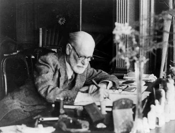 9. Sigmund Freud’a göre rüyamızda gördüğümüz her şey aslında kendimiziz.