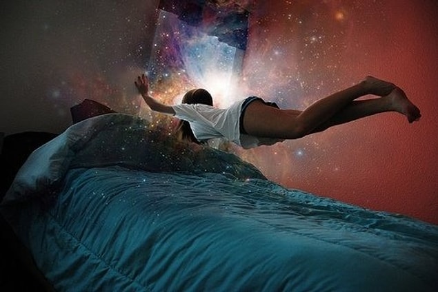21. Fakat fantezilerinizde uçabilmenin, uçarkende her istediğinizi yapabilme gücünün sizde olduğunu hissedebilmektir ‘Lucid Dream’.