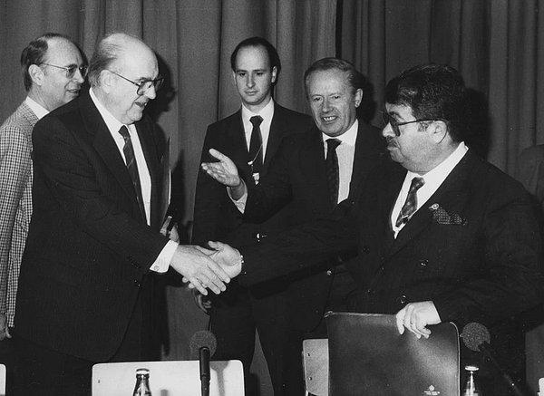 13. Andreas Papandreou ve Turgut Özal, Avrupa Yönetim Sempozyumu, 2 Şubat 1986