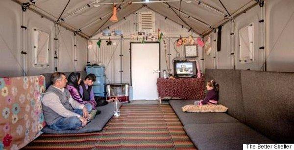 ''Better Shelter'' ların içi, Kawergosk Mülteci kampı, Erbil, Irak.