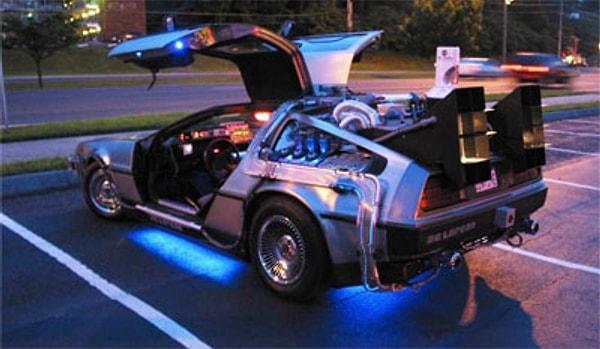 "DeLorean" çıktı!