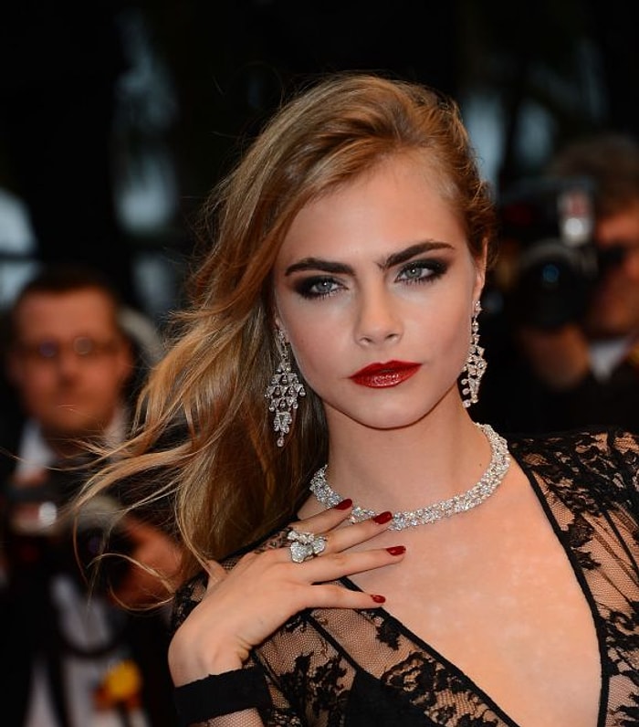 Cara Delevingne'den Sonam Kapoor'a: Kalın Kaş Trendi Mercek Altında!