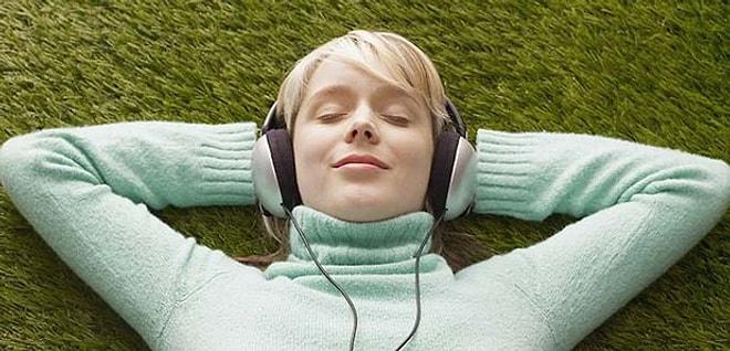 Gözünüzü Kapatıp Dinlediğinizde Sizi Başka Alemlere Taşıyacak 16 Şarkı Daha