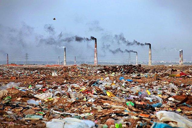 6. Manzaranın tamamıyla çöp olduğu yer Bangladeş