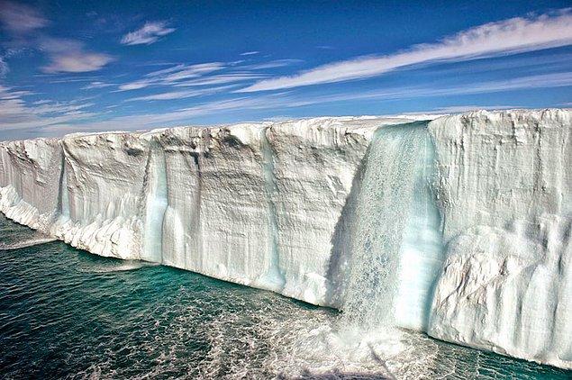 17. Norveç - Svalbard Büyük bir buzdağı erimesi