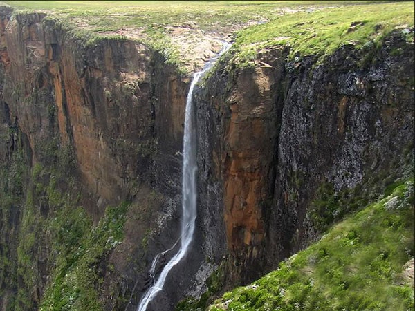 2. Tugela Şelalesi, Kuzey Afrika (948 metre)