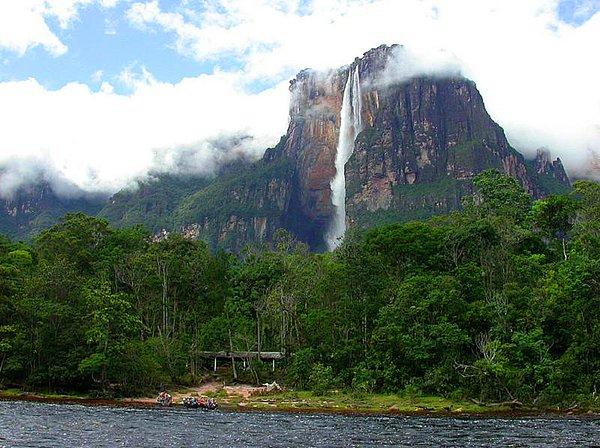 1. Angel Şelalesi, Venezuela (979 metre)