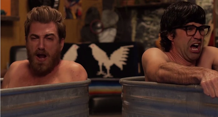 8 Dakika Boyunca Buz Banyosu Yapan Çılgın İkili