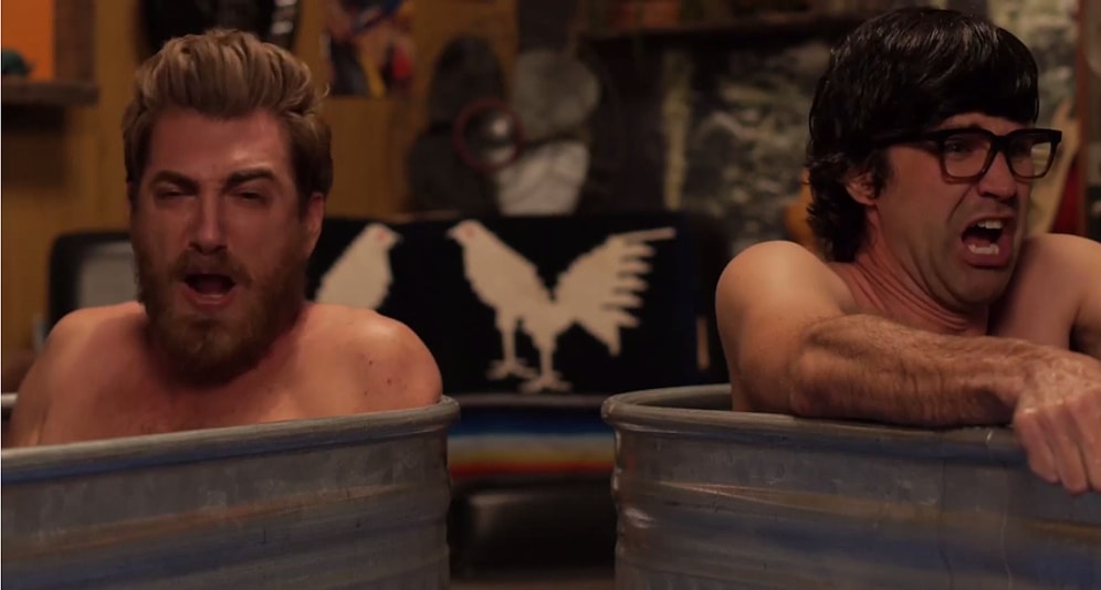 8 Dakika Boyunca Buz Banyosu Yapan Çılgın İkili