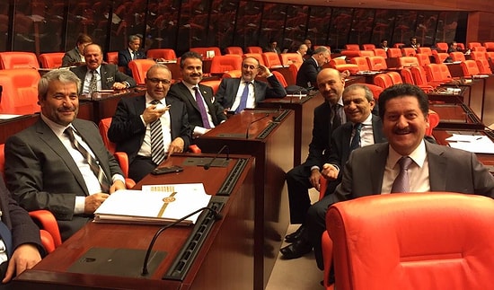 AK Parti'de 3 Döneme Takılanlara Yeni Görev