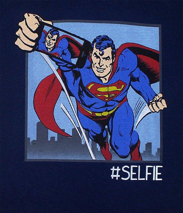 Retro Superman selfie'si