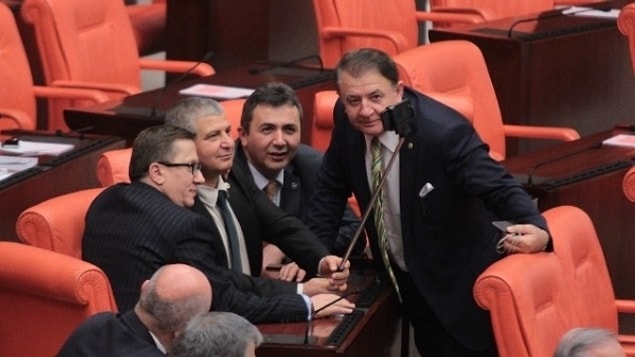 7. Selfie Çubuğuyla Herkes Tanıştı.