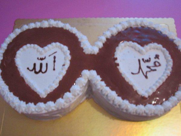 6. Pastahaneden Allah-Muhammed(sav) yazılı pasta