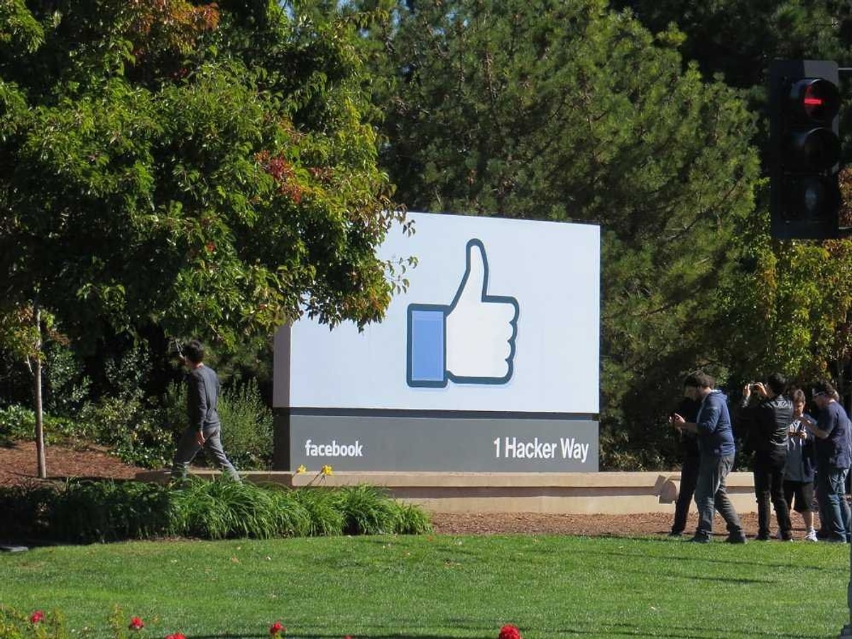 Facebook Ta Ise Girmek Isteyenlerin Mulakatta Cevap Vermesi Gereken Acayip Sorulara 18 Ornek Onedio Com