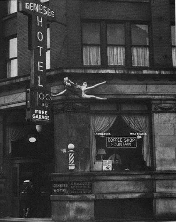 19. Genesee Otel'ın çatısından düşen bir kadın, 1942.