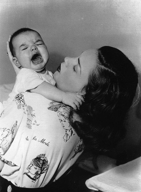 27. 1939 yapımı Oz Büyücüsü filminin şirin kızı Judy Garland ve onun bebeği