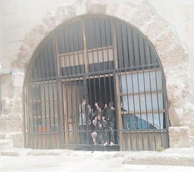 Belediye yalanlamadı ama düzeltti: 'Parmaklık değil, demir korkuluk'