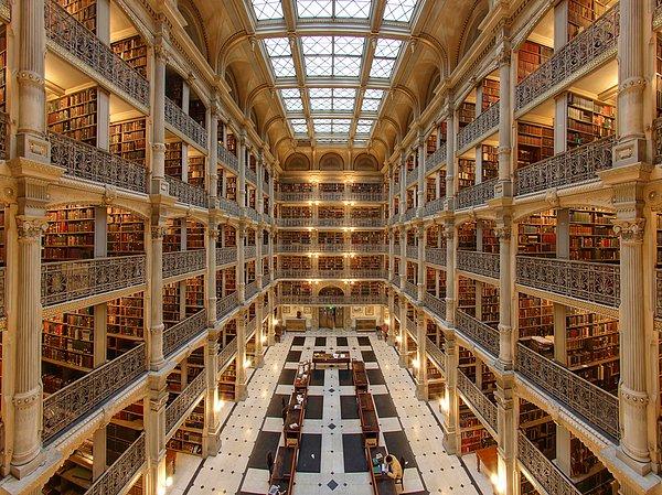 Baltimore George Peabody Kütüphanesi