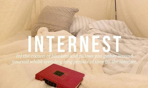 17. Internest: Battaniye yastık vs. etrafında toplayarak; tabiri caizse onlara gömülerek internette epeyce vakit geçirme