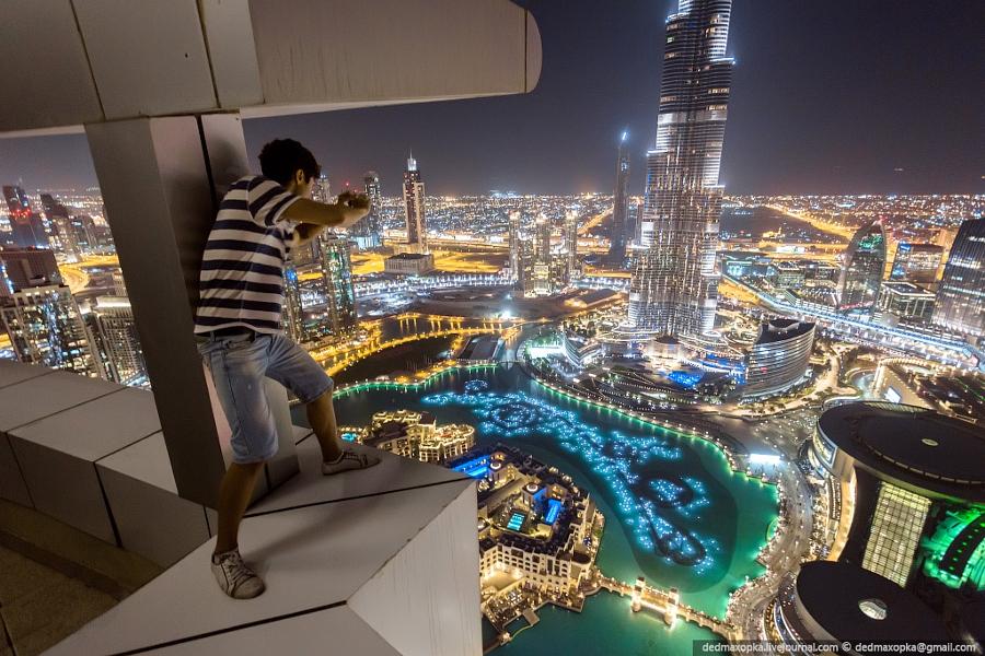 20. Dubai'deki en yüksek gökdelenlerinden birinde, balkondan eğilmeniz bile gerekebilir.