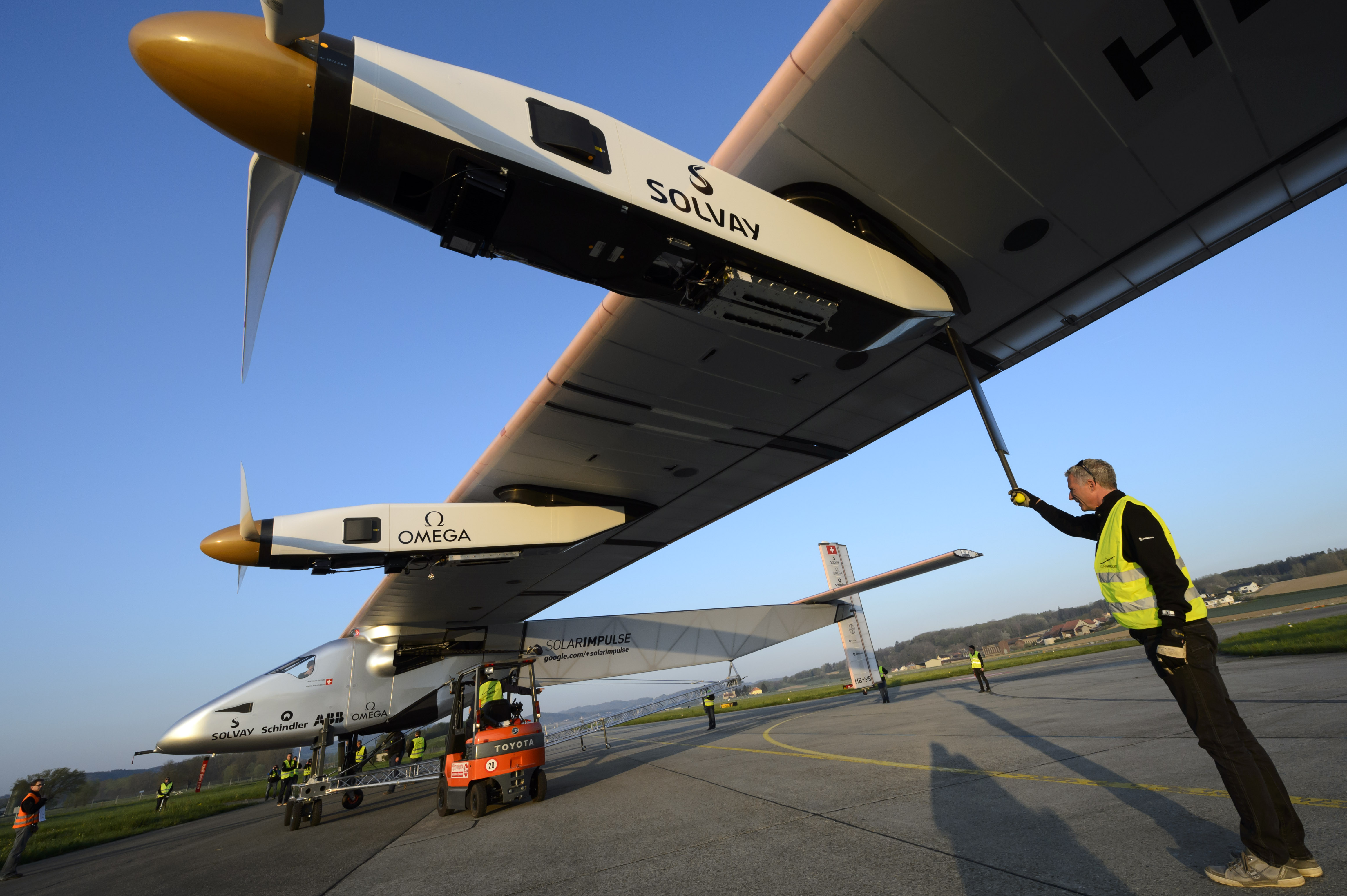 World flights. Самолет на солнечных батареях Solar Impulse 2. Солар Импульс самолет. Solar Impulse 1. Самолет на солнечной энергии Solar Impulse.