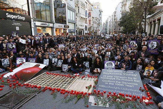 Taksim'de Sessiz '1915' Anması