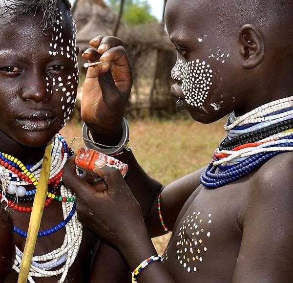 6. Kabile Makyajı (Karo Köyü Etiyopya)