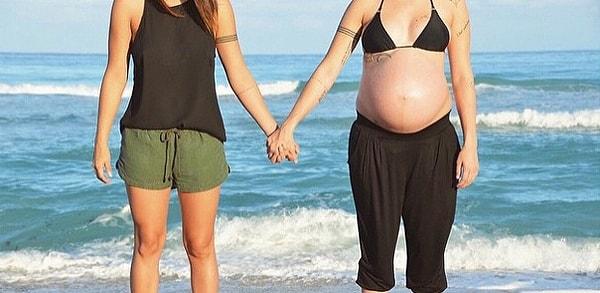 Melanie ve Vanessa birer yıl arayla hamile kaldılar.