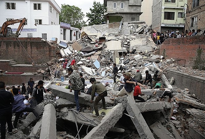 Nepal'de 7.9 Şiddetinde Deprem: Can Kaybı 3200'ü Aştı...