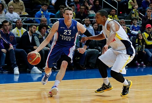 Anadolu Efes, Fenerbahçe Ülker Deplasmanında Güldü