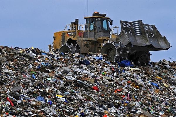 3. Toprağın kirlenmesine en büyük pay sahibi çöp döküm alanlarıdır ve maalesef bu alanlara dökülen çöplerin %80'i geri dönüştürülebilirdir.