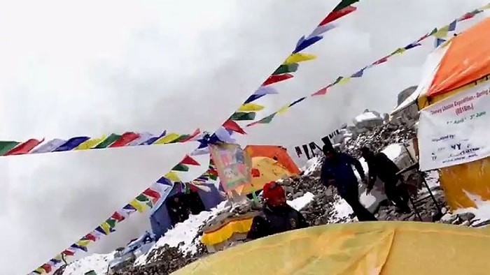 Everest'teki Çığ Felaketi Kamerada...