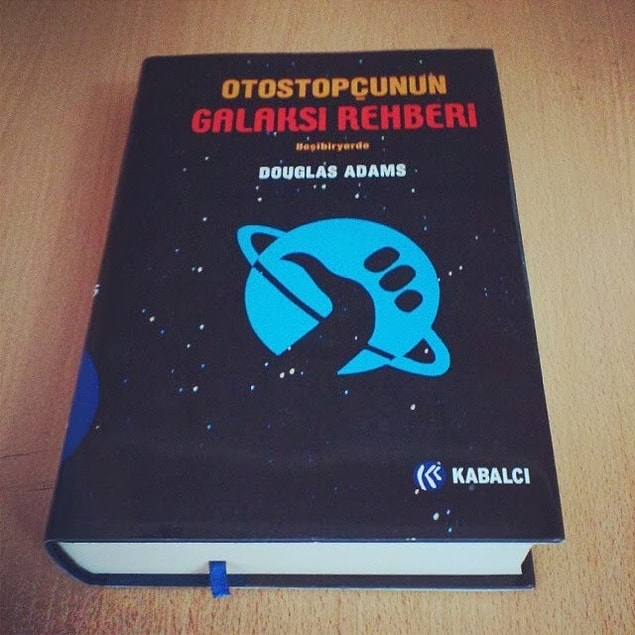 7. Otostopçunun Galaksi Rehberi - Douglas Adams
